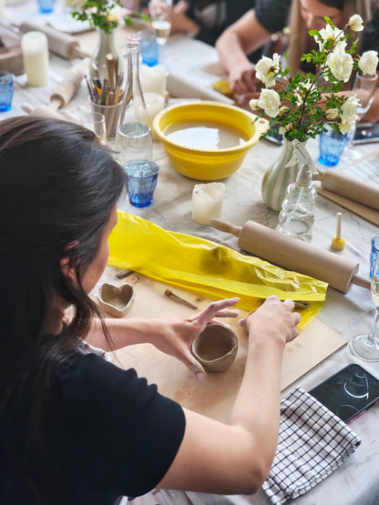ART EXPERIENCE | VYNUOGYNAS – unikalus pajūrio vynuogynas, keramikos dirbtuvės, degustacija ir vaišės.