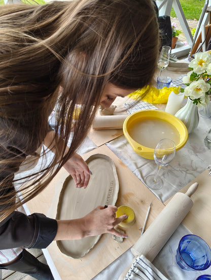 ART EXPERIENCE | VYNUOGYNAS – unikalus pajūrio vynuogynas, keramikos dirbtuvės, degustacija ir vaišės.