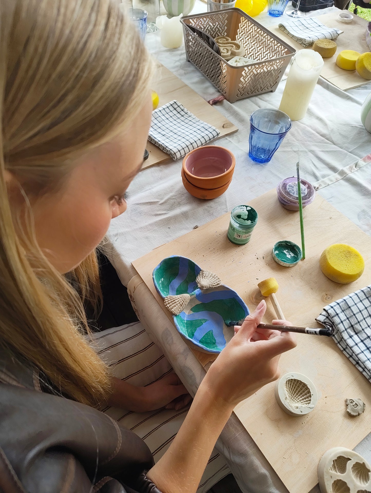 ART EXPERIENCE | VYNUOGYNAS – unikalus pajūrio vynuogynas, keramikos dirbtuvės, degustacija ir vaišės.
