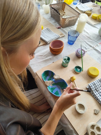 ART EXPERIENCE | VYNUOGYNAS – unikalus pajūrio vynuogynas, keramikos dirbtuvės, degustacija ir vaišės.